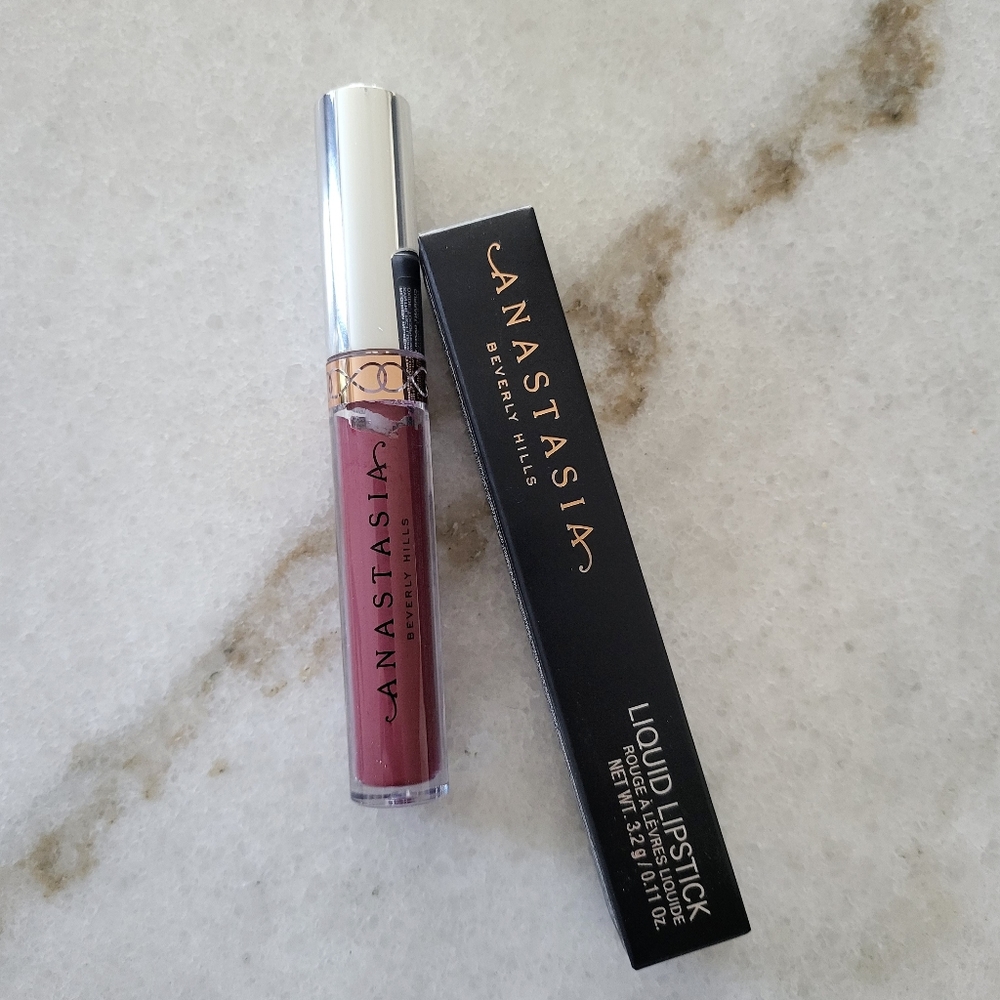 MAKEUP BUNDLE - Picture 2 of 3